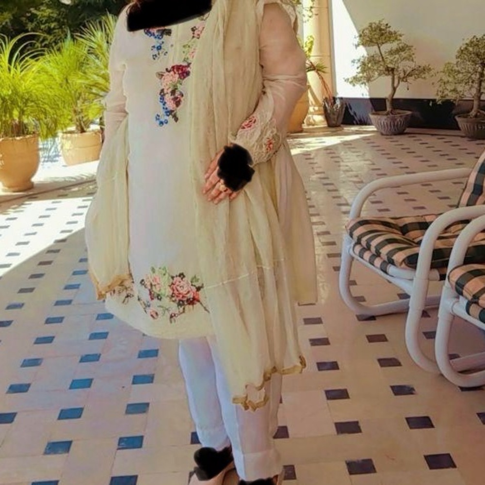 Pakistani dress (Chinyer Brand) worn few times (L)